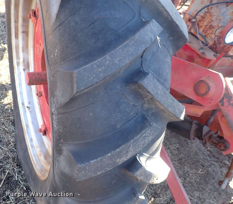 image for item DQ3887 1953 International Harvester Farmall Super M  tractor