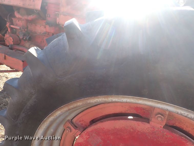 image for item DQ3887 1953 International Harvester Farmall Super M  tractor