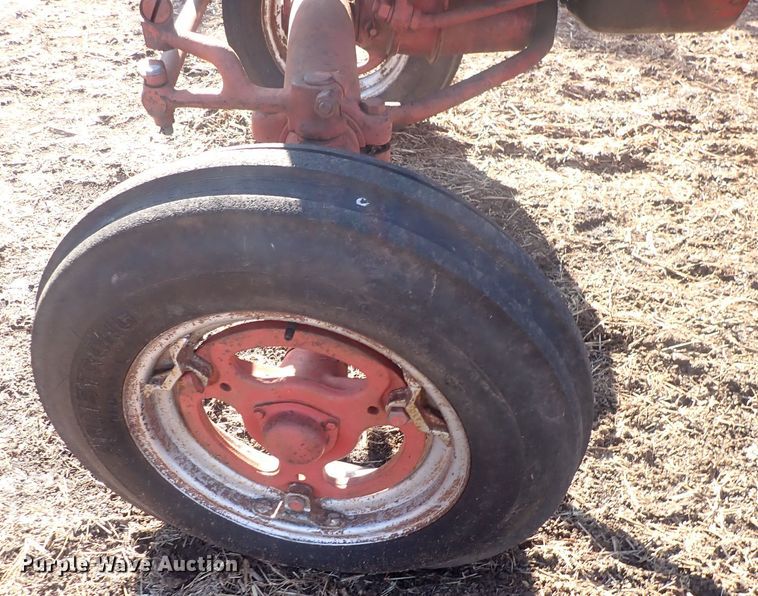 image for item DQ3887 1953 International Harvester Farmall Super M  tractor