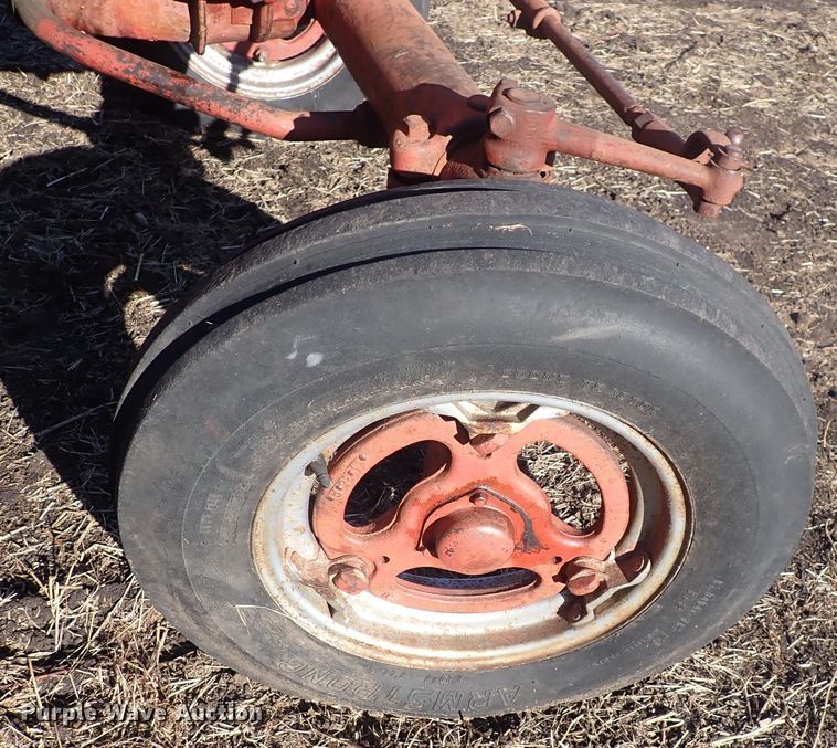 image for item DQ3887 1953 International Harvester Farmall Super M  tractor