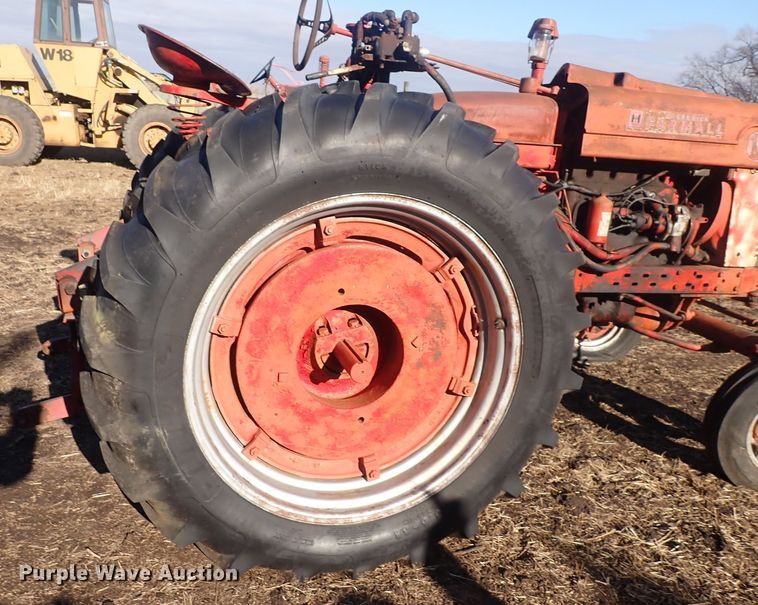 image for item DQ3887 1953 International Harvester Farmall Super M  tractor