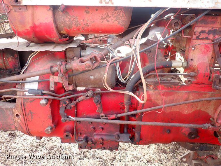 image for item DQ3890 1960 International Harvester Farmall 560  tractor