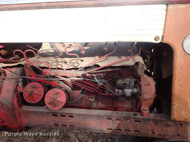 image for item DQ3890 1960 International Harvester Farmall 560  tractor