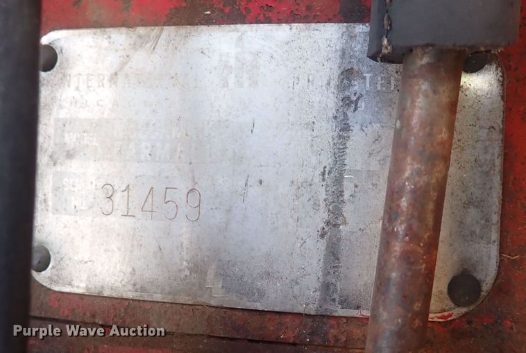 image for item DQ3890 1960 International Harvester Farmall 560  tractor