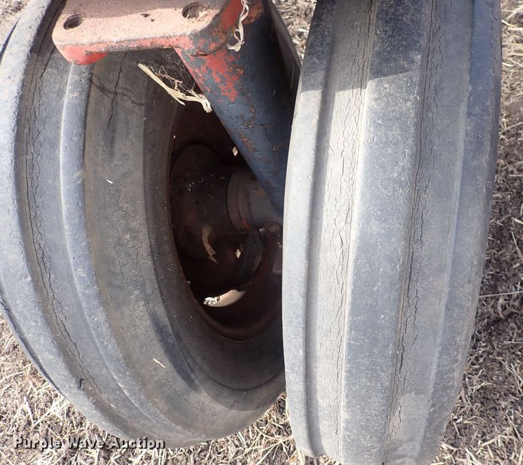 image for item DQ3890 1960 International Harvester Farmall 560  tractor