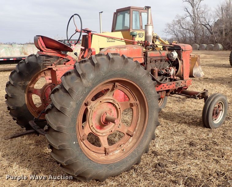 image for item DQ3891 1954 International Harvester Super M-TA  tractor