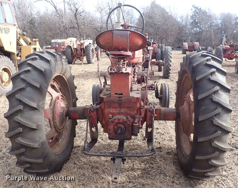 image for item DQ3891 1954 International Harvester Super M-TA  tractor