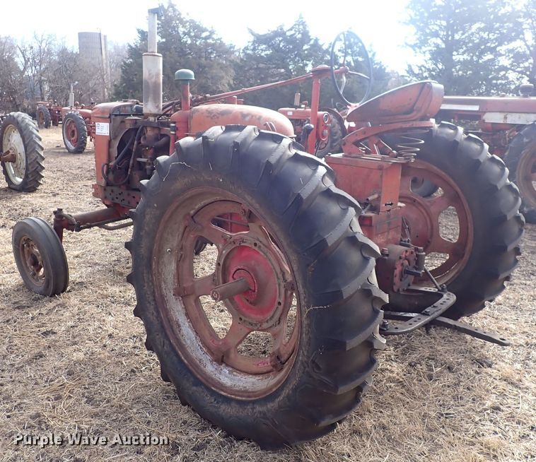 image for item DQ3891 1954 International Harvester Super M-TA  tractor
