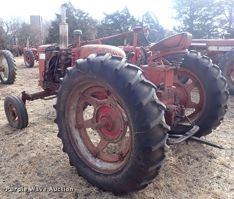 image for item DQ3891 1954 International Harvester Super M-TA  tractor