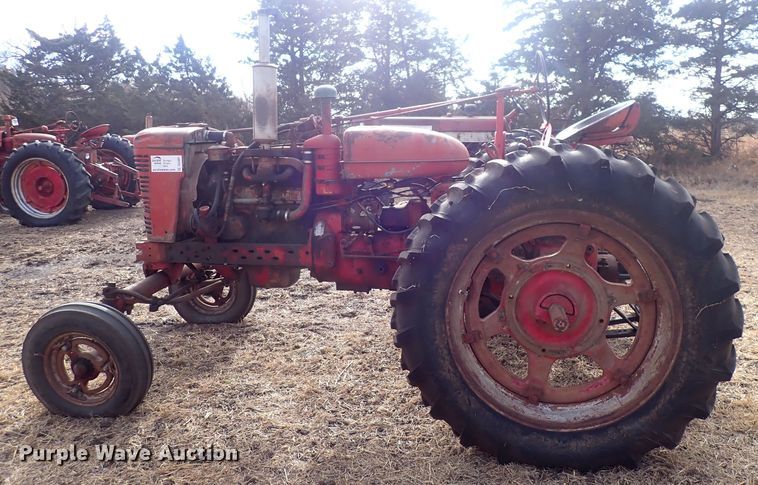 image for item DQ3891 1954 International Harvester Super M-TA  tractor