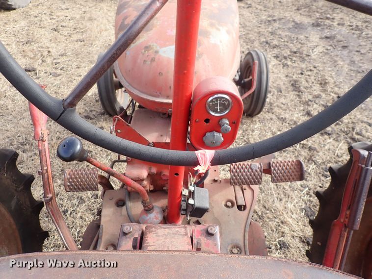 image for item DQ3891 1954 International Harvester Super M-TA  tractor