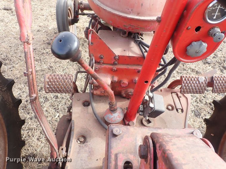 image for item DQ3891 1954 International Harvester Super M-TA  tractor