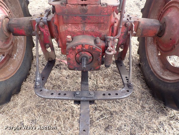 image for item DQ3891 1954 International Harvester Super M-TA  tractor