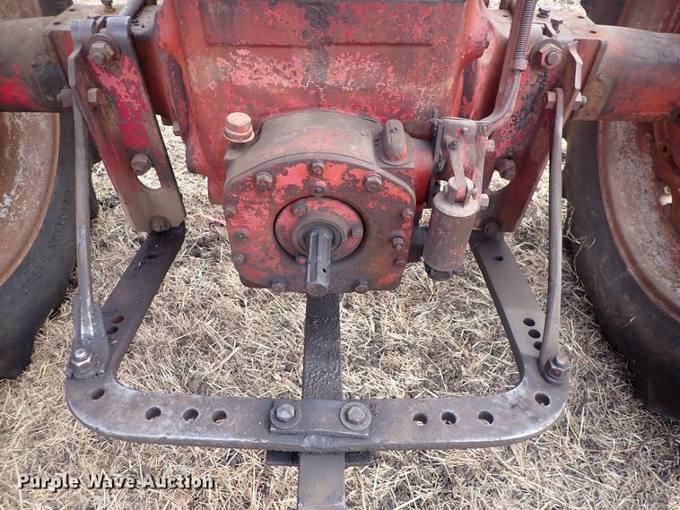 image for item DQ3891 1954 International Harvester Super M-TA  tractor