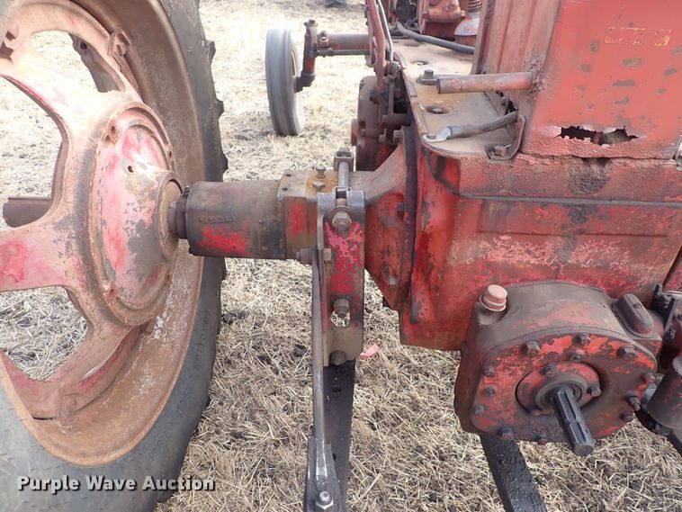 image for item DQ3891 1954 International Harvester Super M-TA  tractor