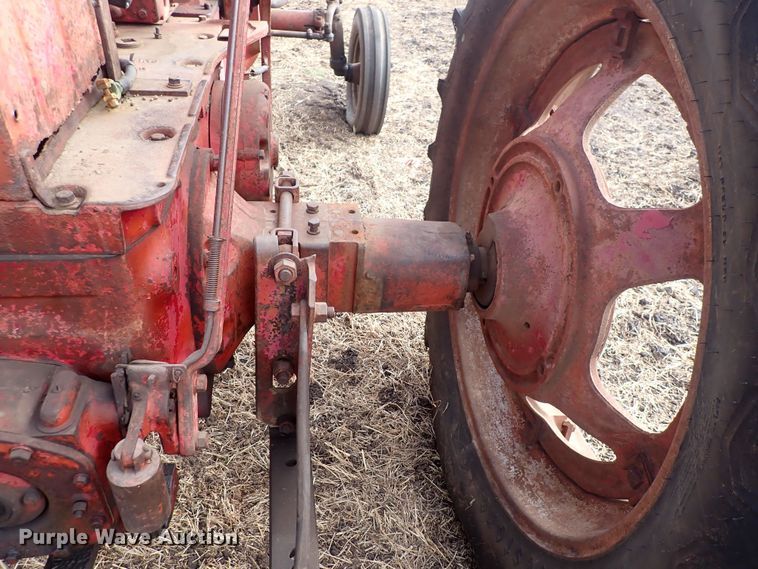 image for item DQ3891 1954 International Harvester Super M-TA  tractor