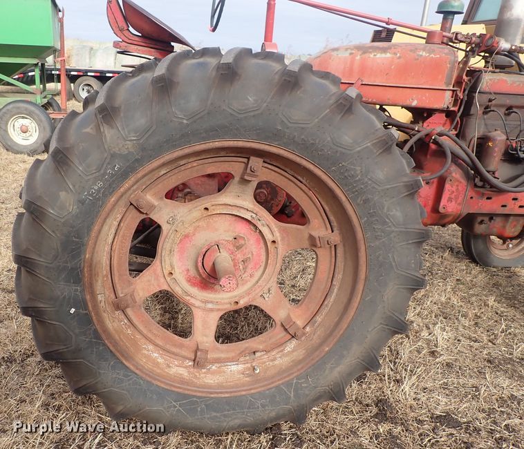 image for item DQ3891 1954 International Harvester Super M-TA  tractor