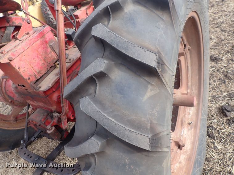 image for item DQ3891 1954 International Harvester Super M-TA  tractor