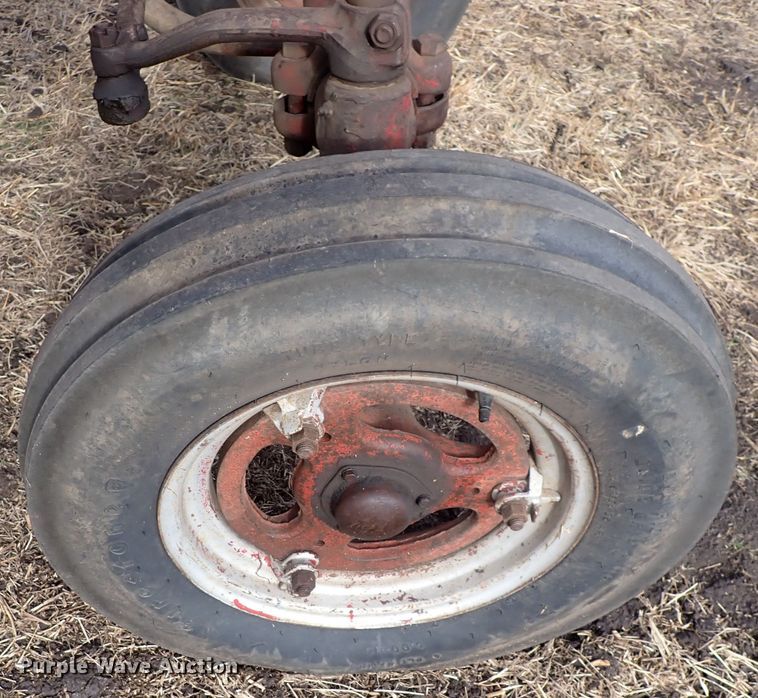 image for item DQ3891 1954 International Harvester Super M-TA  tractor