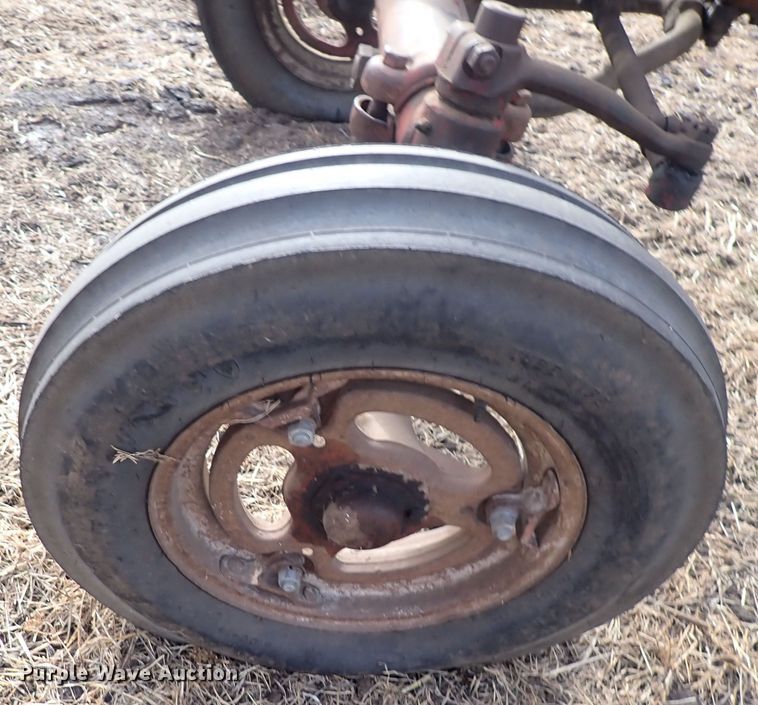 image for item DQ3891 1954 International Harvester Super M-TA  tractor