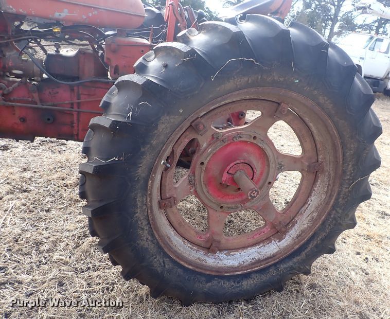 image for item DQ3891 1954 International Harvester Super M-TA  tractor