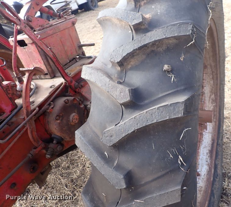 image for item DQ3891 1954 International Harvester Super M-TA  tractor