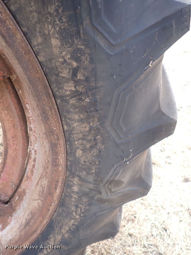 image for item DQ3891 1954 International Harvester Super M-TA  tractor