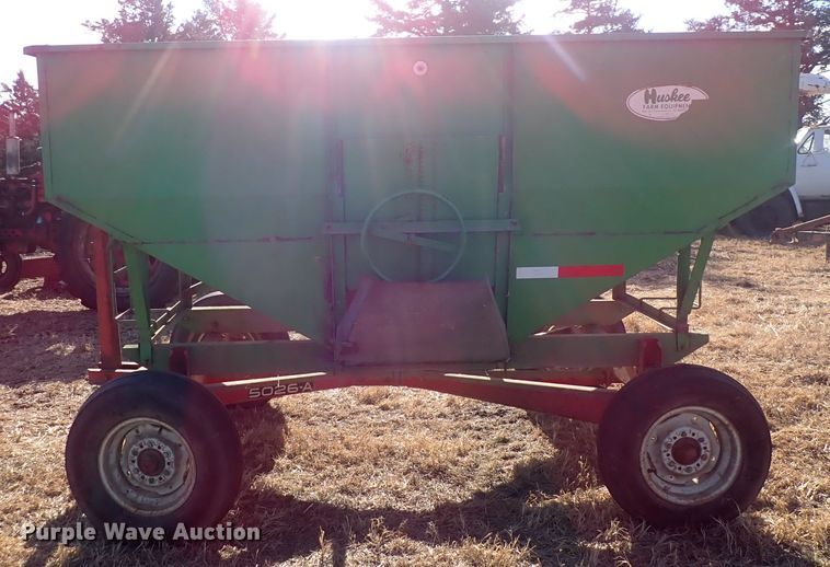 image for item DQ3892 Huskee  gravity wagon