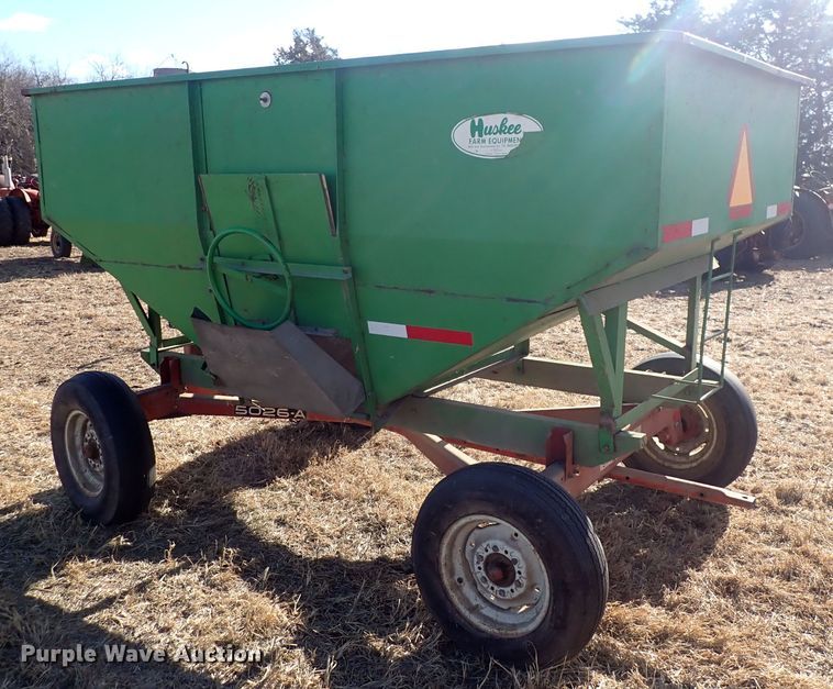 image for item DQ3892 Huskee  gravity wagon