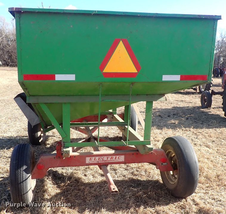 image for item DQ3892 Huskee  gravity wagon