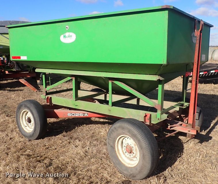 image for item DQ3892 Huskee  gravity wagon