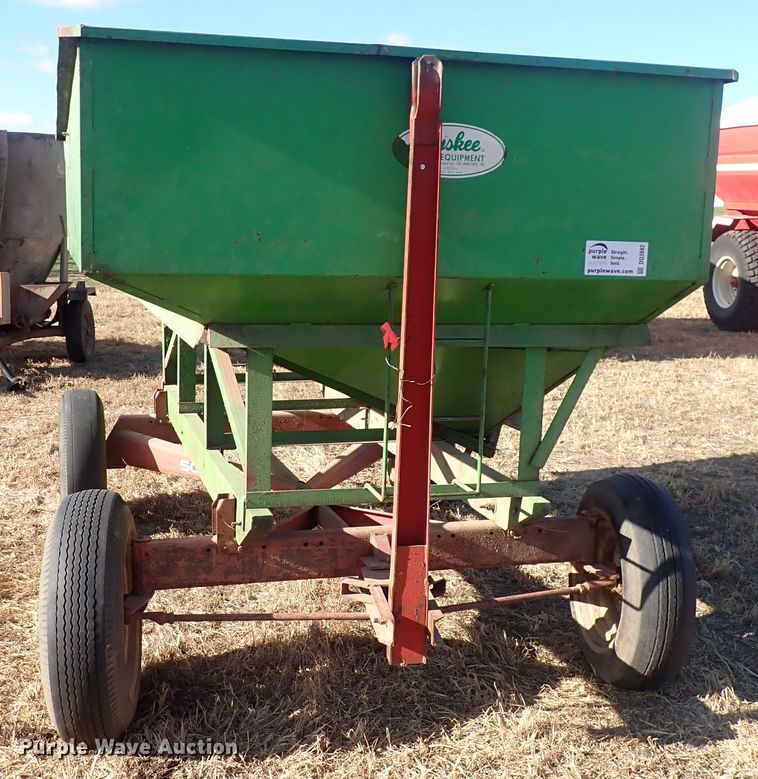 image for item DQ3892 Huskee  gravity wagon