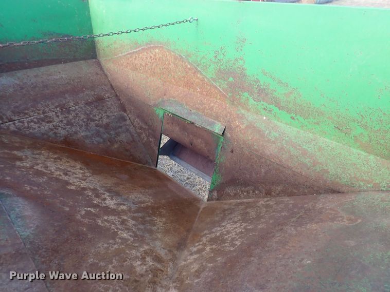 image for item DQ3892 Huskee  gravity wagon