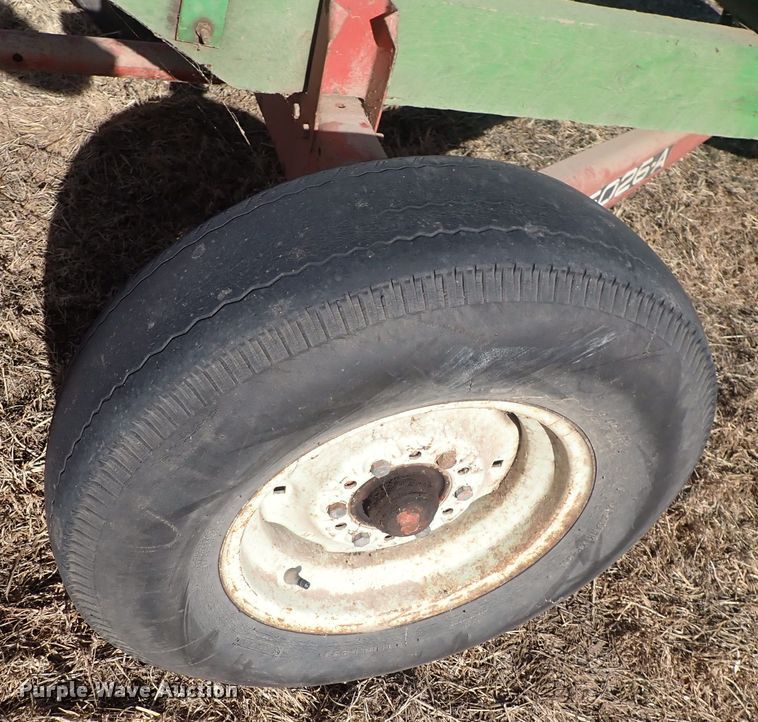 image for item DQ3892 Huskee  gravity wagon