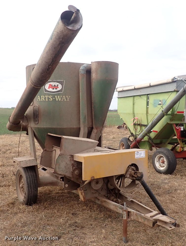 image for item DQ3896 Arts Way  feed grinder/mixer