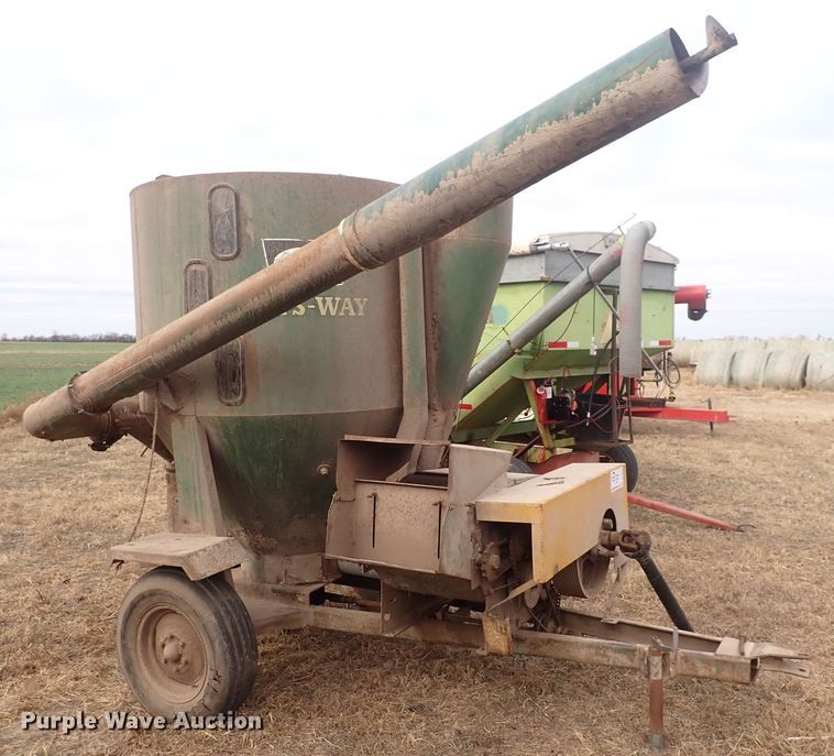 image for item DQ3896 Arts Way  feed grinder/mixer