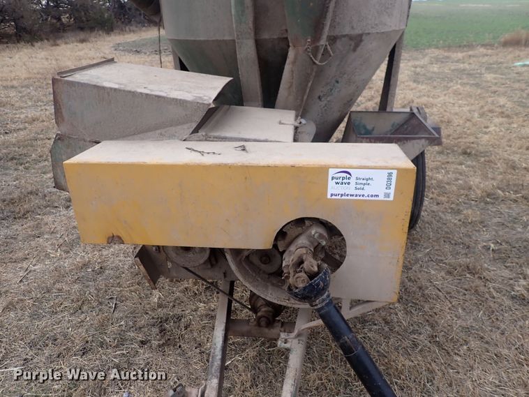 image for item DQ3896 Arts Way  feed grinder/mixer