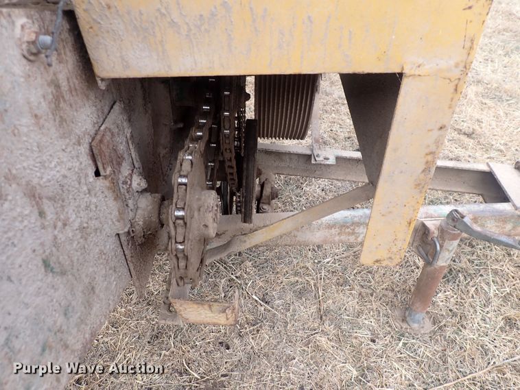 image for item DQ3896 Arts Way  feed grinder/mixer