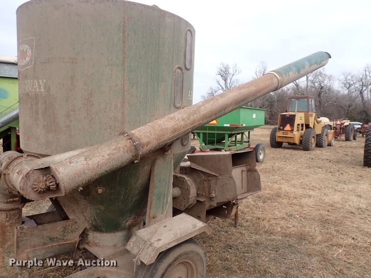 image for item DQ3896 Arts Way  feed grinder/mixer