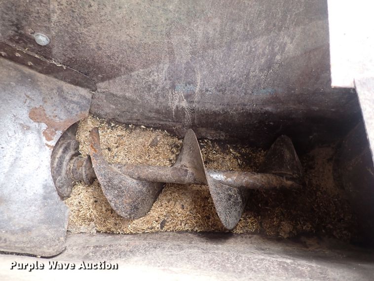 image for item DQ3896 Arts Way  feed grinder/mixer