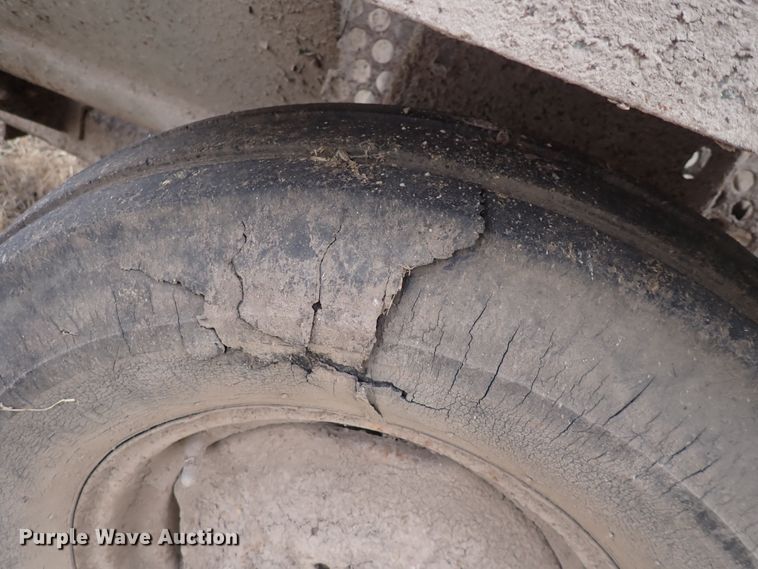 image for item DQ3896 Arts Way  feed grinder/mixer