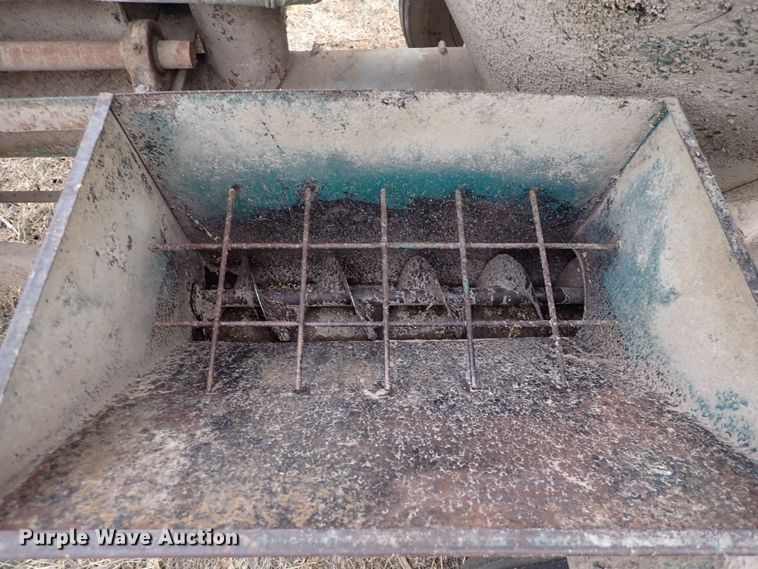 image for item DQ3896 Arts Way  feed grinder/mixer