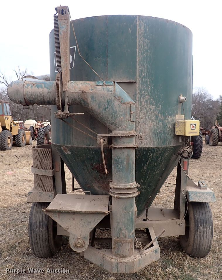 image for item DQ3897 Arts Way 459  feed grinder/mixer