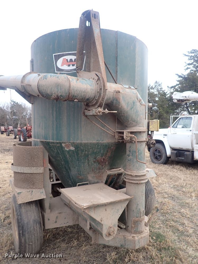 image for item DQ3897 Arts Way 459  feed grinder/mixer