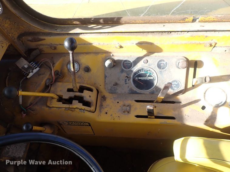 image for item DQ3899 John Deere 760  conventional scraper