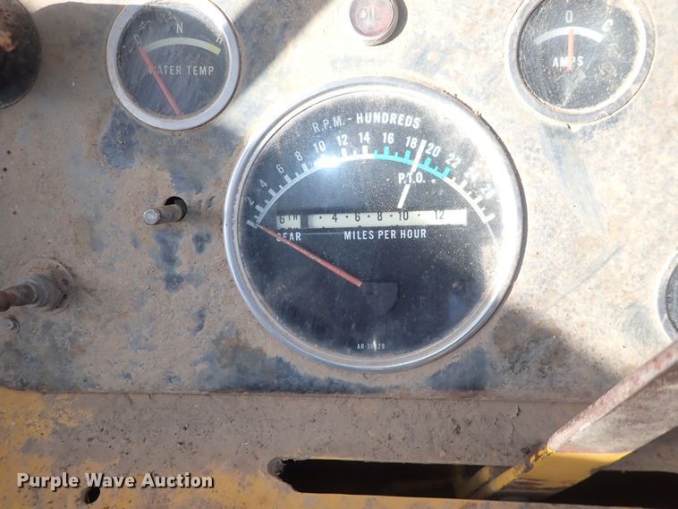 image for item DQ3899 John Deere 760  conventional scraper