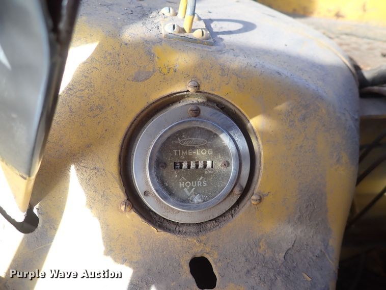 image for item DQ3899 John Deere 760  conventional scraper