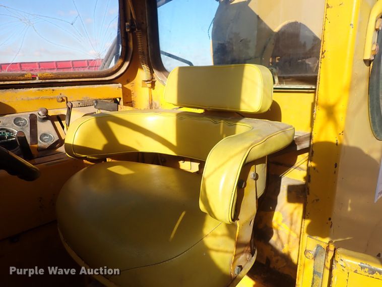 image for item DQ3899 John Deere 760  conventional scraper