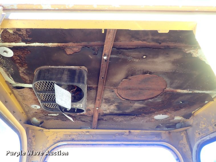 image for item DQ3899 John Deere 760  conventional scraper