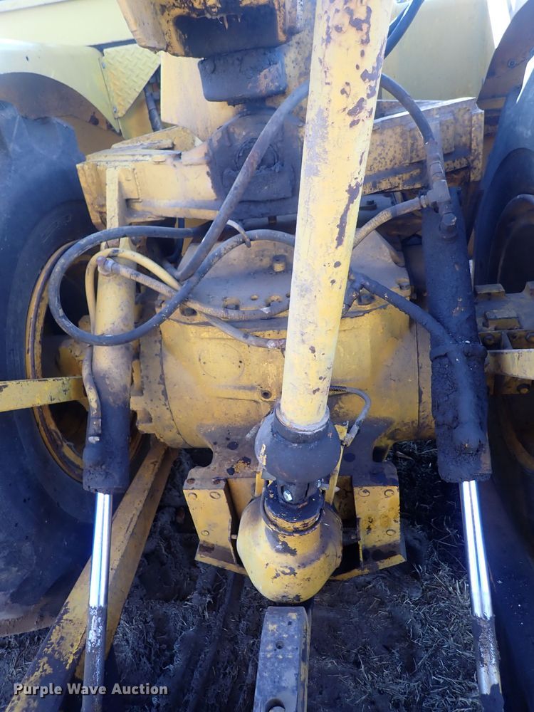 image for item DQ3899 John Deere 760  conventional scraper